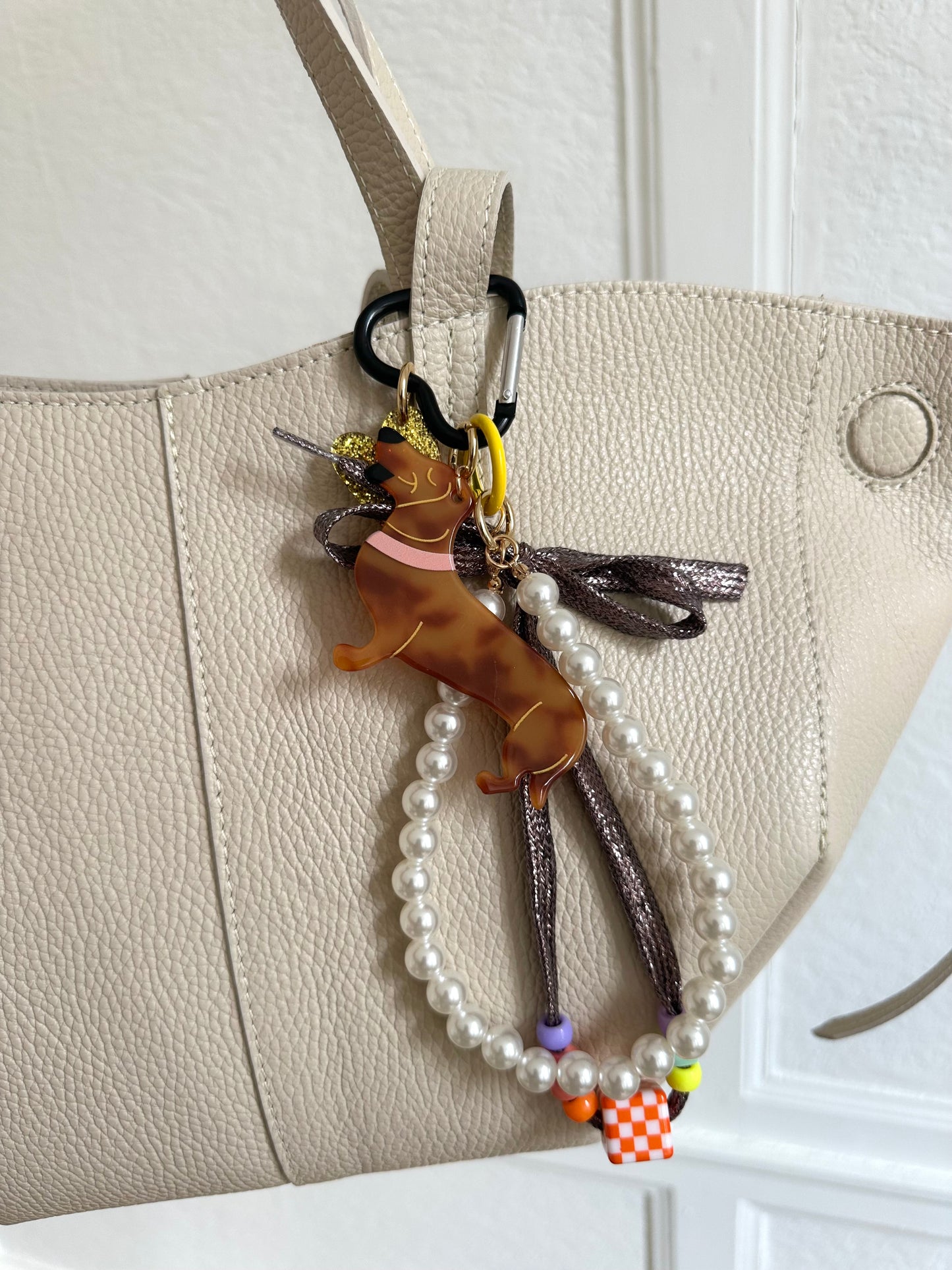 Charms de sac - teckel marron