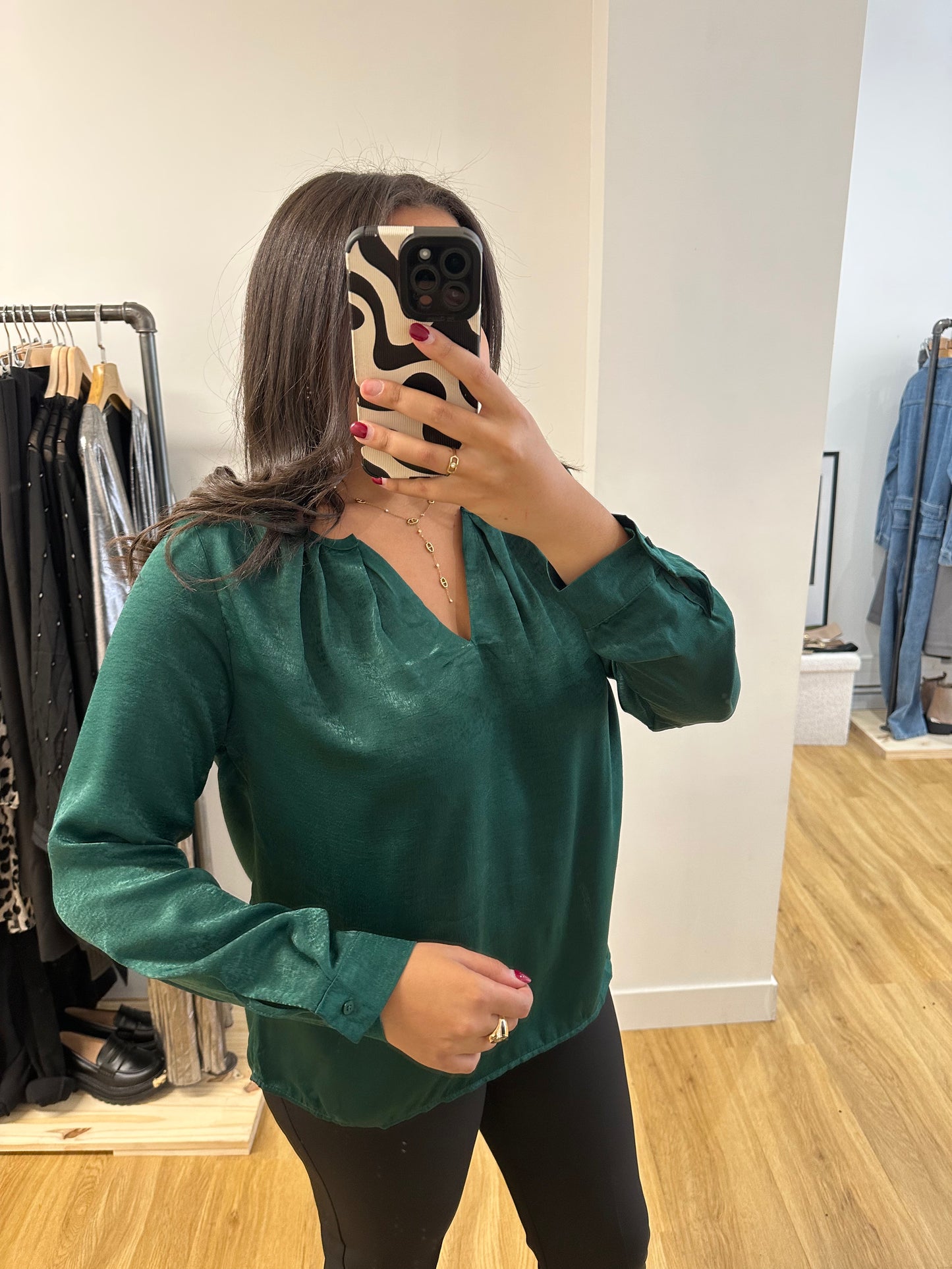 Blouse satinée verte