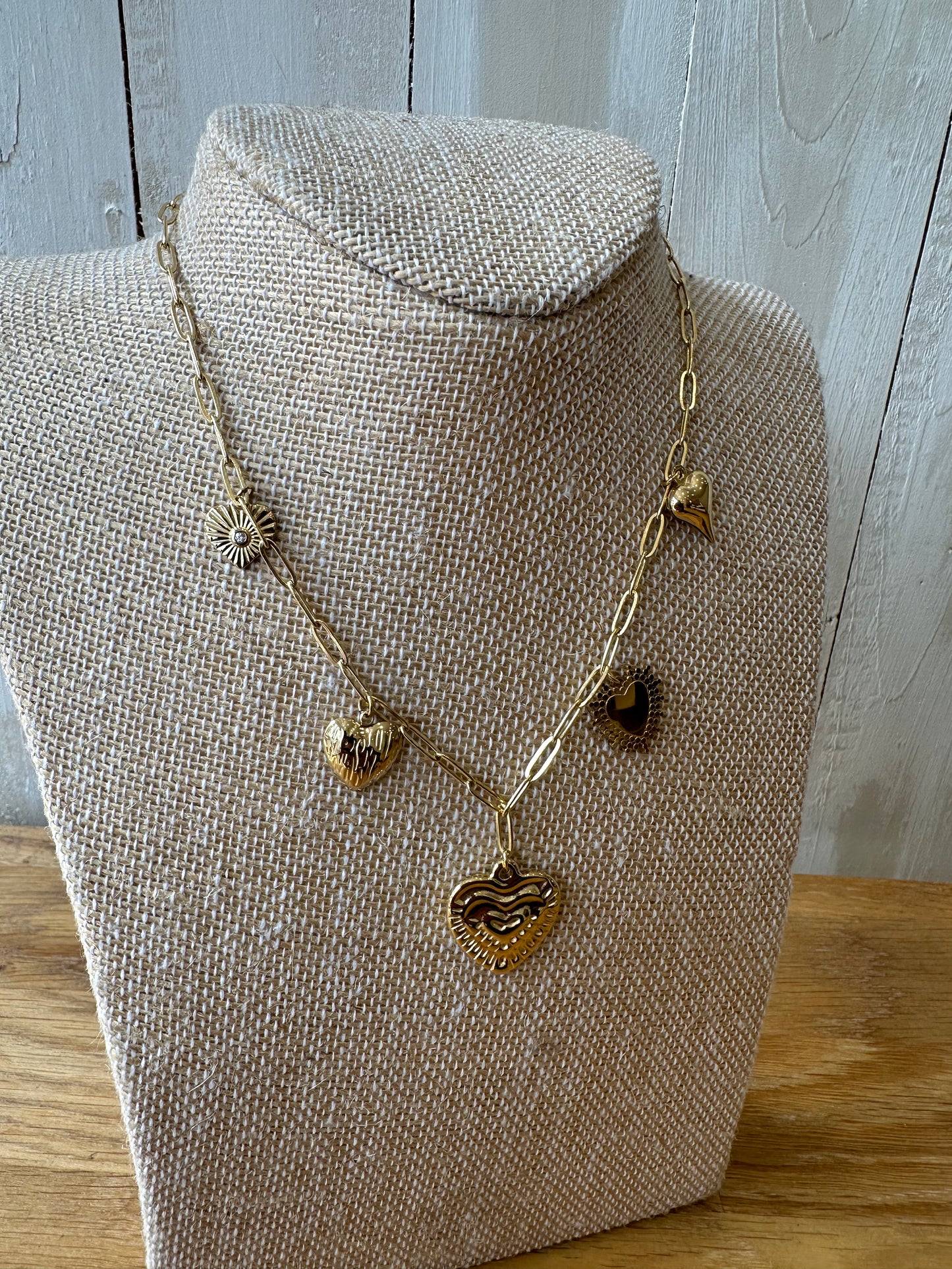 Collier breloques coeurs - doré