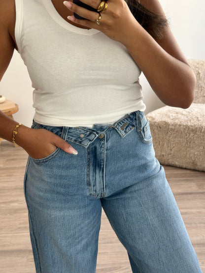 Jean à ceinture retournée