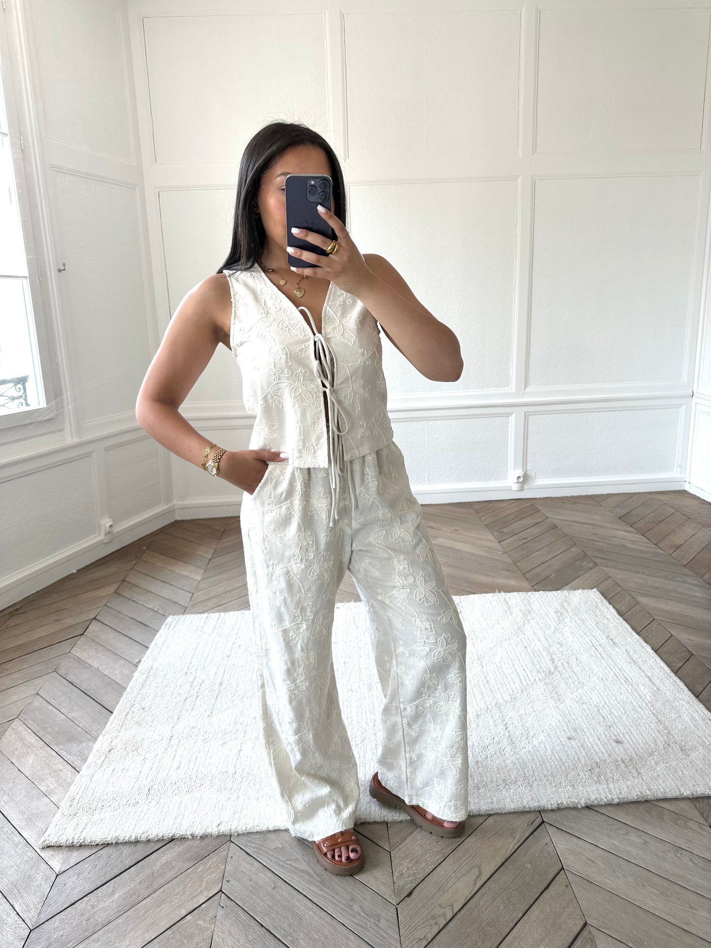 Pantalon en lin et broderies Adriana