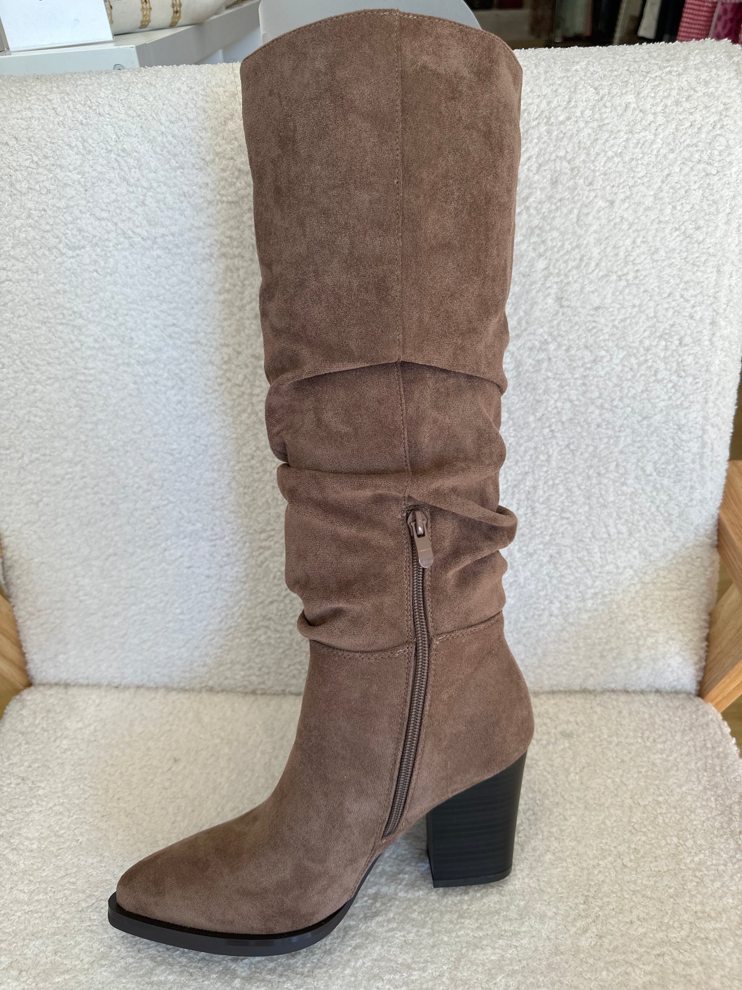 Bottes en suédine taupe
