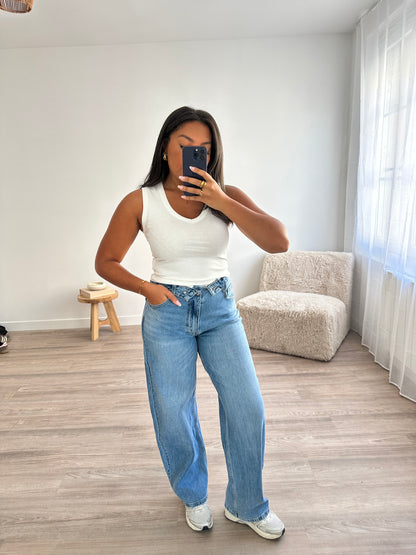 Jean à ceinture retournée