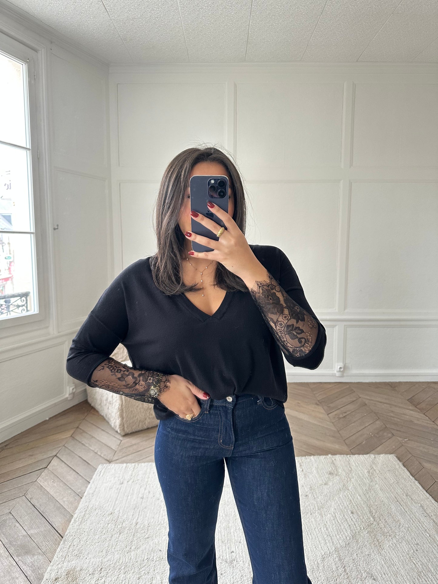 Pull fin à détails dentelle