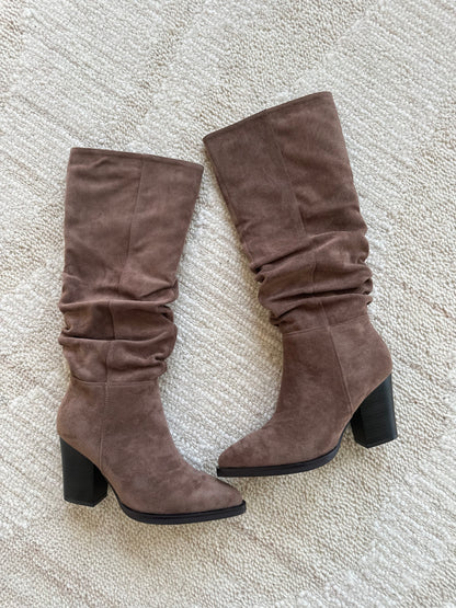 Bottes en suédine taupe