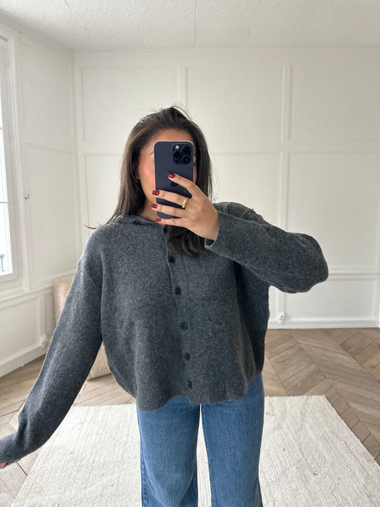 Pull à capuche et boutons