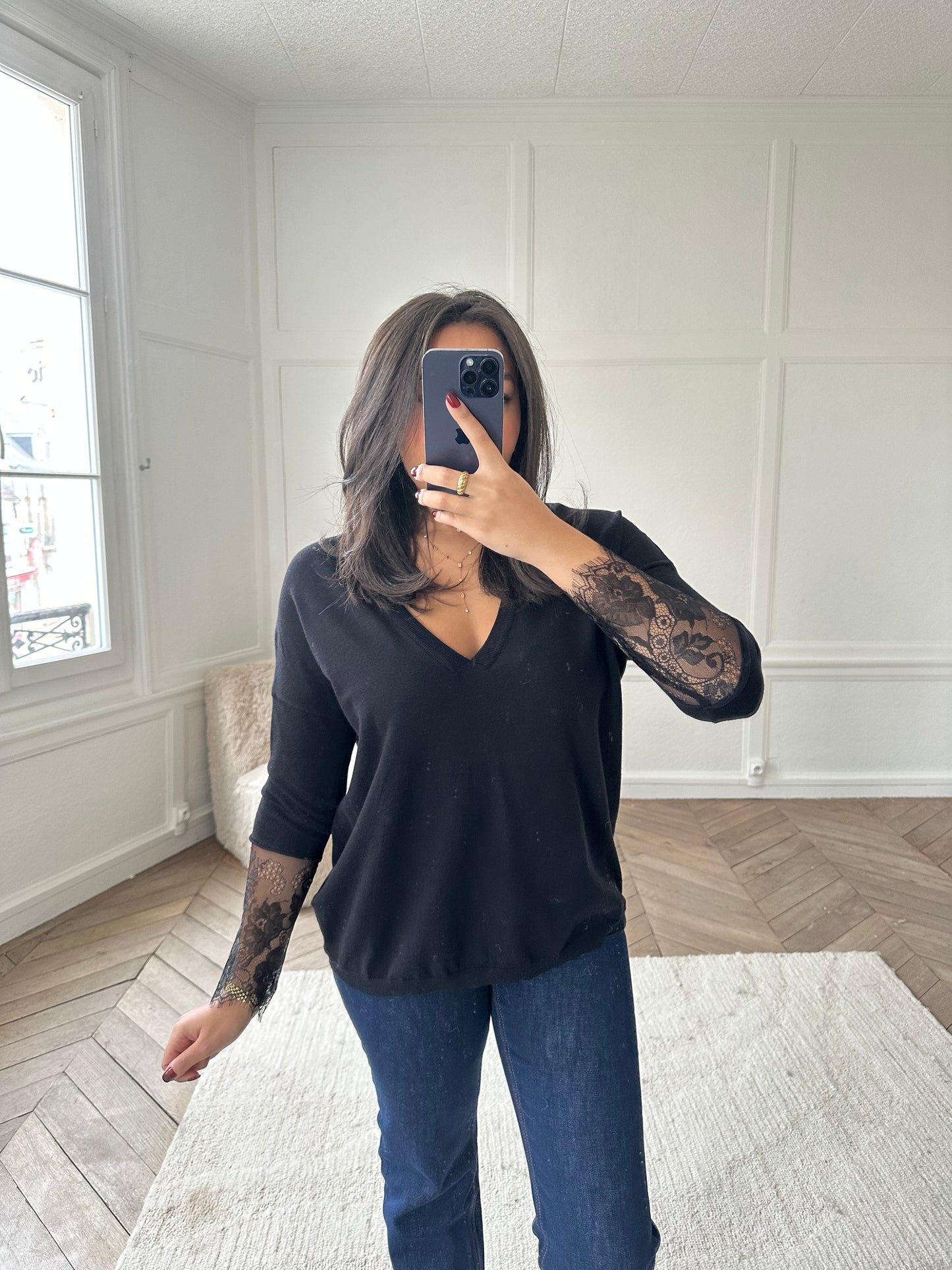 Pull fin à détails dentelle