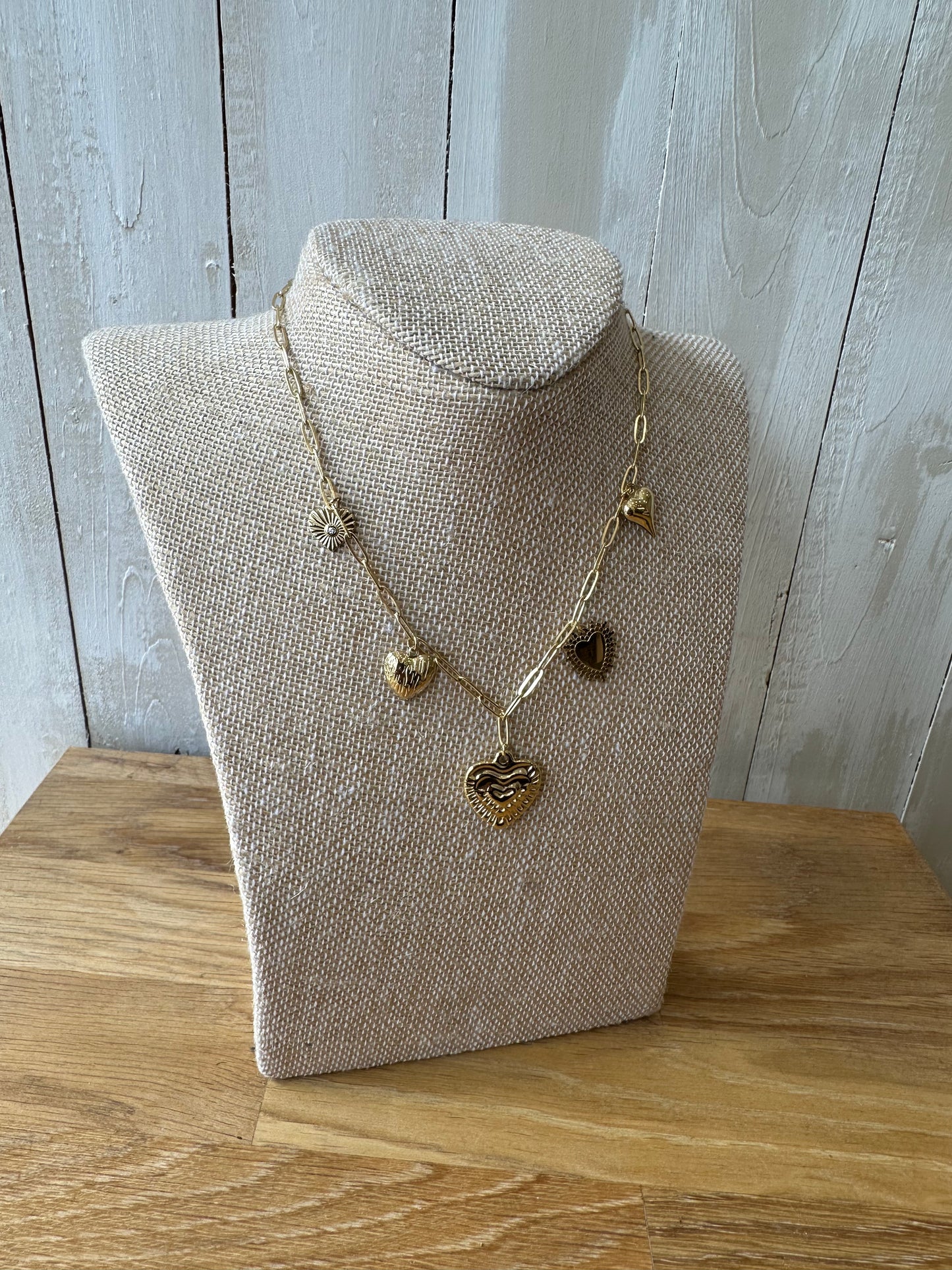 Collier breloques coeurs - doré